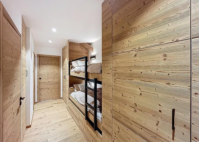 Frene - - Centre Village * モントルー