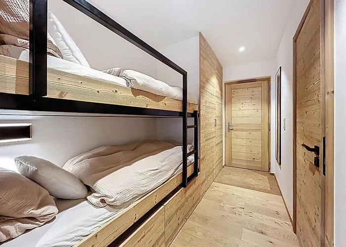 Frene - - Centre Village