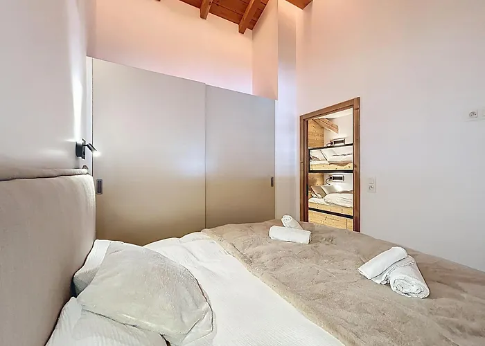 Frene - - Centre Village *