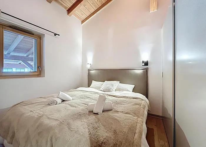 Frene - - Centre Village *